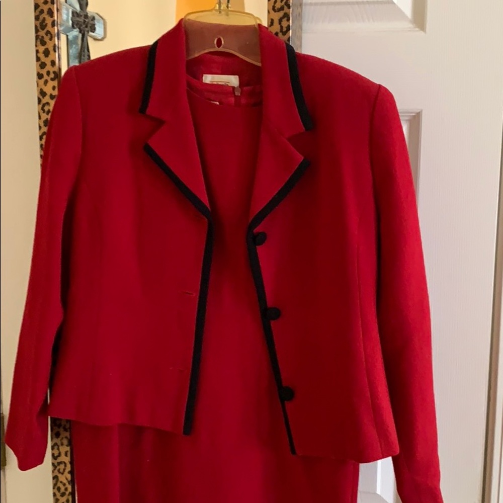Dress suit